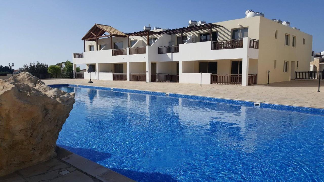 Stunning Apartment C106 With Balcony Looking Over Pool Pegeia Exterior foto